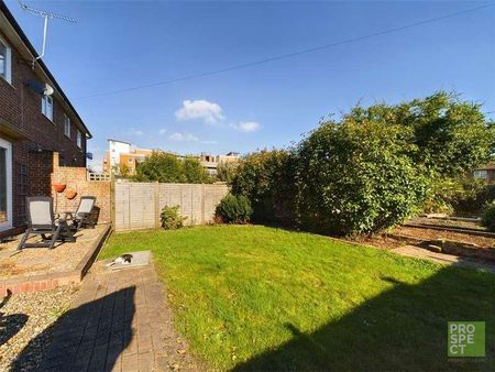 Tuns Lane, Slough, Berkshire, SL1 - Photo 5