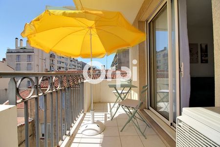 Appartement 3 pièces 58m2 MARSEILLE 10EME 1 090 euros - Photo 3