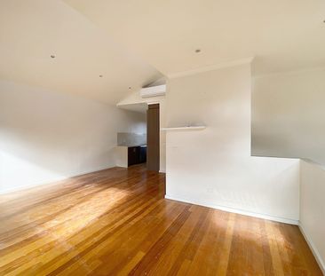 Stylish Townhouse in the heart of Footscray! - Photo 6