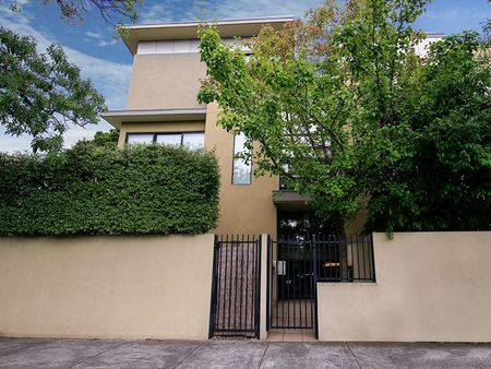 SEMI-FURNISHED - Stunning 1-bedroom Unit with Huge Garden - Photo 5