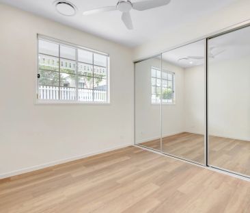 Near New Luxury Home in Dutton Park! - Photo 2