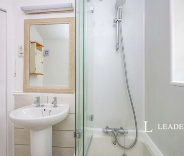 2 bedroom house to rent Motcombe Lane, Eastbourne, East Sussex, BN21 - Photo 2