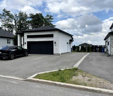 3½ tout inclus — Bas de duplex, entrée privée, stationnement, inter... - Photo 2