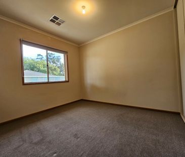 LARGE FAMILY HOME! - Photo 2
