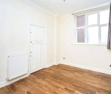 3 bedroom flat to rent - Photo 4