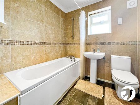 3 bedroom semi-detached house to rent - Photo 2