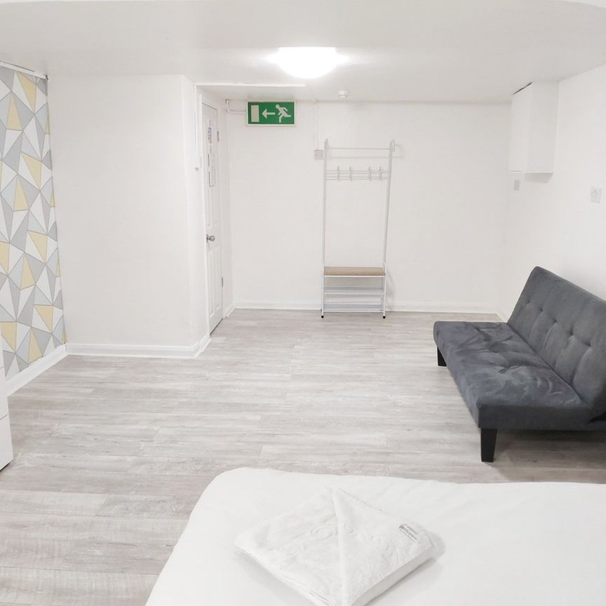 Studio Flat, Brighton, BN1 - Photo 1