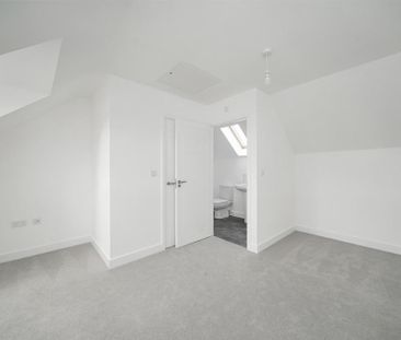 4 bedroom semi-detached house to rent - Photo 5