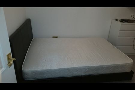 Room in a Shared House, Elizabeth Fry Place, SE18 - Photo 4