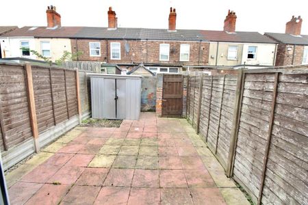 2 bedroom terraced house to rent - Photo 2