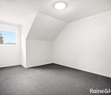 Modern Townhouse - Photo 5