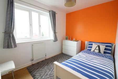 3 Bedroom Flat To Rent - Photo 3