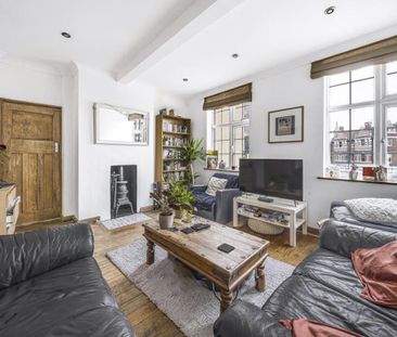 3 Bed Flat, Bolton Crescent, SE5 - Photo 1