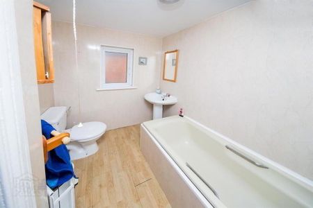 Room 5, 4 Candahar Street, Belfast, BT7 3AQ - Photo 3