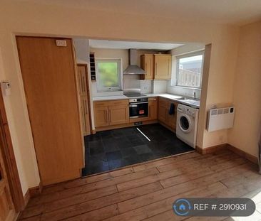 3 bedroom semi-detached house to rent - Photo 6