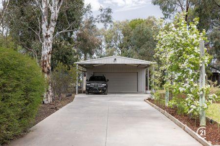 Luxe Private Hideaway on Wharparilla Drive - Pool Maintenance Included - Photo 5