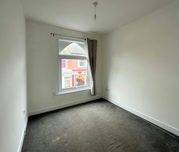 Flat to rent on - Photo 2