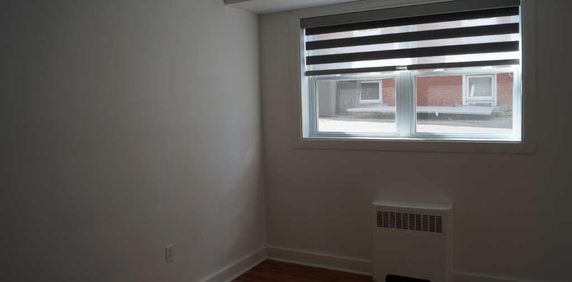 GRAND 4 1/2 A LOUER DANS LE QUARTIER MONTCALM (coin Monk et Chemin Sainte-Foy). - Photo 2