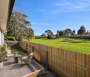 Modern Living in a Fantastic Location & Walking distance to train station - Photo 5