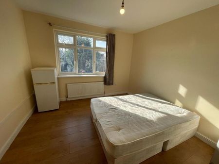 1 bedroom in a house share to rent - Photo 3