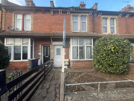 1 bedroom in a house share to rent - Photo 5