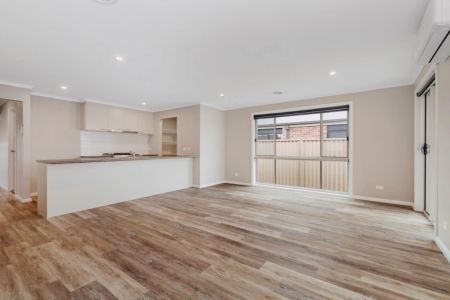 4 Bed, 2 Bath - Photo 2