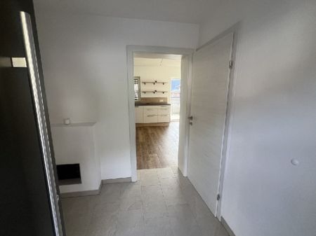 Erdgeschosswohnung mit Balkon und Kachelofen - Foto 2