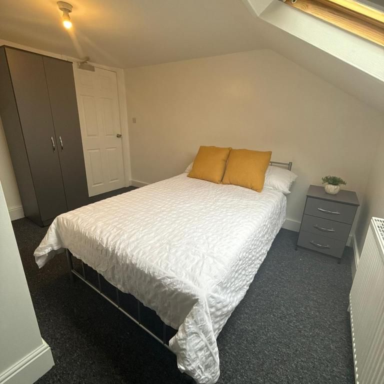 1 bedroom in a house share to rent - Photo 1