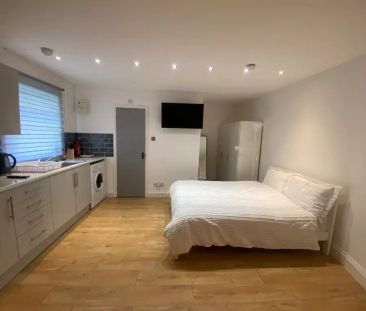 Studio to rent - Photo 2