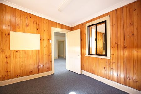 FAMILY HOME IN QUIET STREET - Photo 3