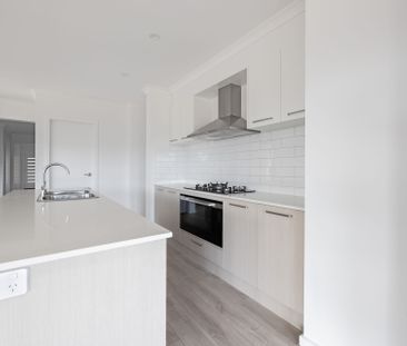 Contemporary Living - Photo 5