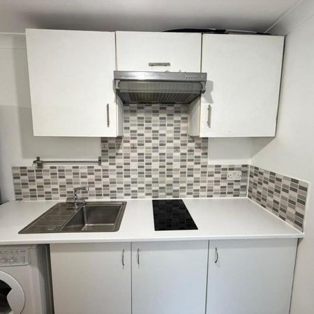 Studio to rent - Photo 3