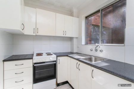 Ideal Location! - Photo 3