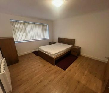 Flat to rent on - Photo 1