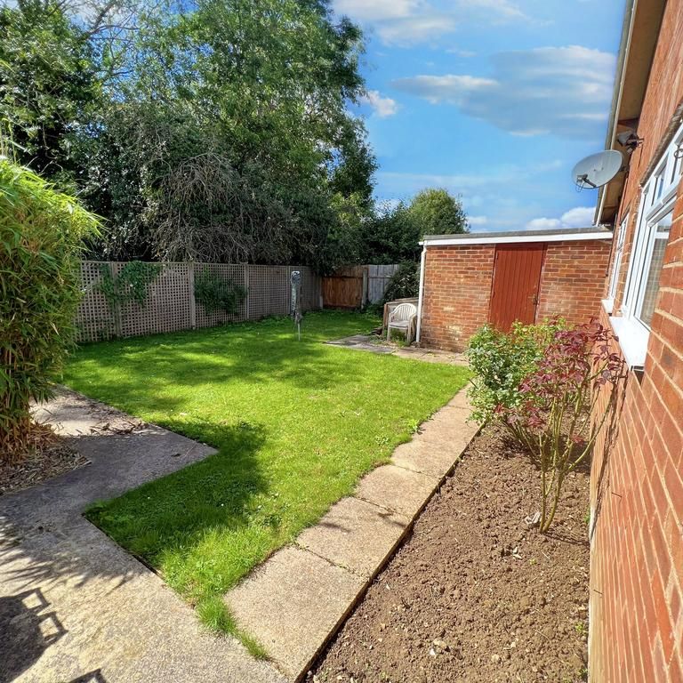 2 bedroom bungalow to rent - Photo 1