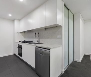 Immaculate One-Bedroom Apartment with Leafy Outlooks in Prime Location - Photo 4