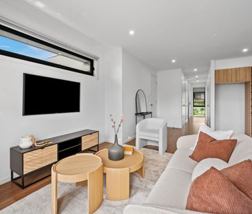 Luxurious 4-Bedroom Family Home in Prime Location - Photo 4