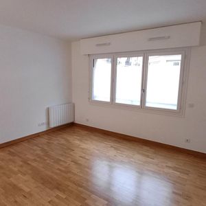 location Appartement F1 DE 27.8m² À PARIS - Photo 2