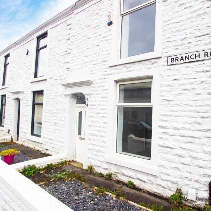 2 bedroom end of terrace house to rent - Photo 1