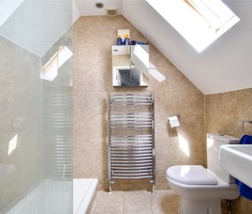 Well presented 2 bedroom duplex apartment situated on Coleridge Roa... - Photo 6