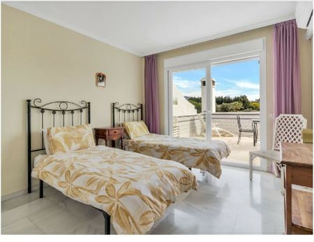 3 bedroom luxury penthouse for rent in Marbella, Andalusia - Photo 3