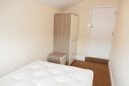 4 bedroom terraced house to rent - Photo 2