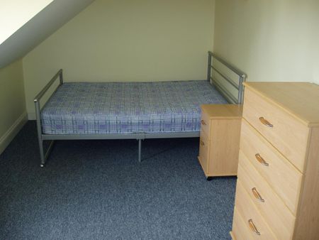 4 bedroom flat to rent - Photo 2