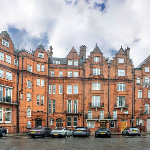 Hans Place - Photo 1
