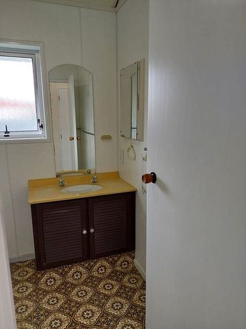 Charming 2BR Townhouse with a Deck! - Photo 5