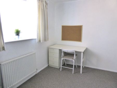 Two Bedroom House TO LET In Cambridge - Photo 4