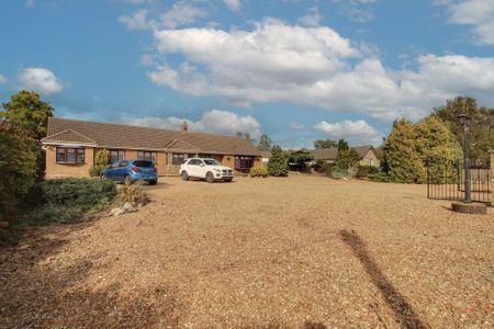 4 bedroom detached bungalow to rent - Photo 5