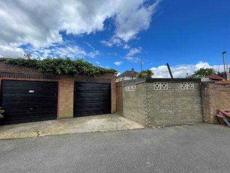 3 bedroom terraced house to rent - Photo 2