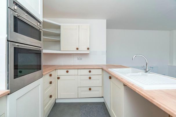 3 bedroom flat to rent - Photo 1