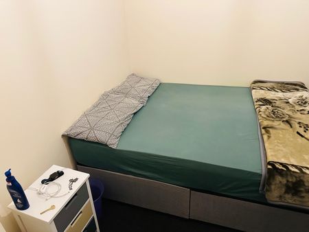 Room in a Shared House, Sellincourt Road, SW17 - Photo 2